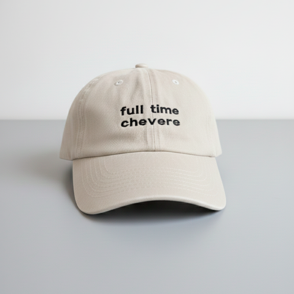 gorra crema aesthetic